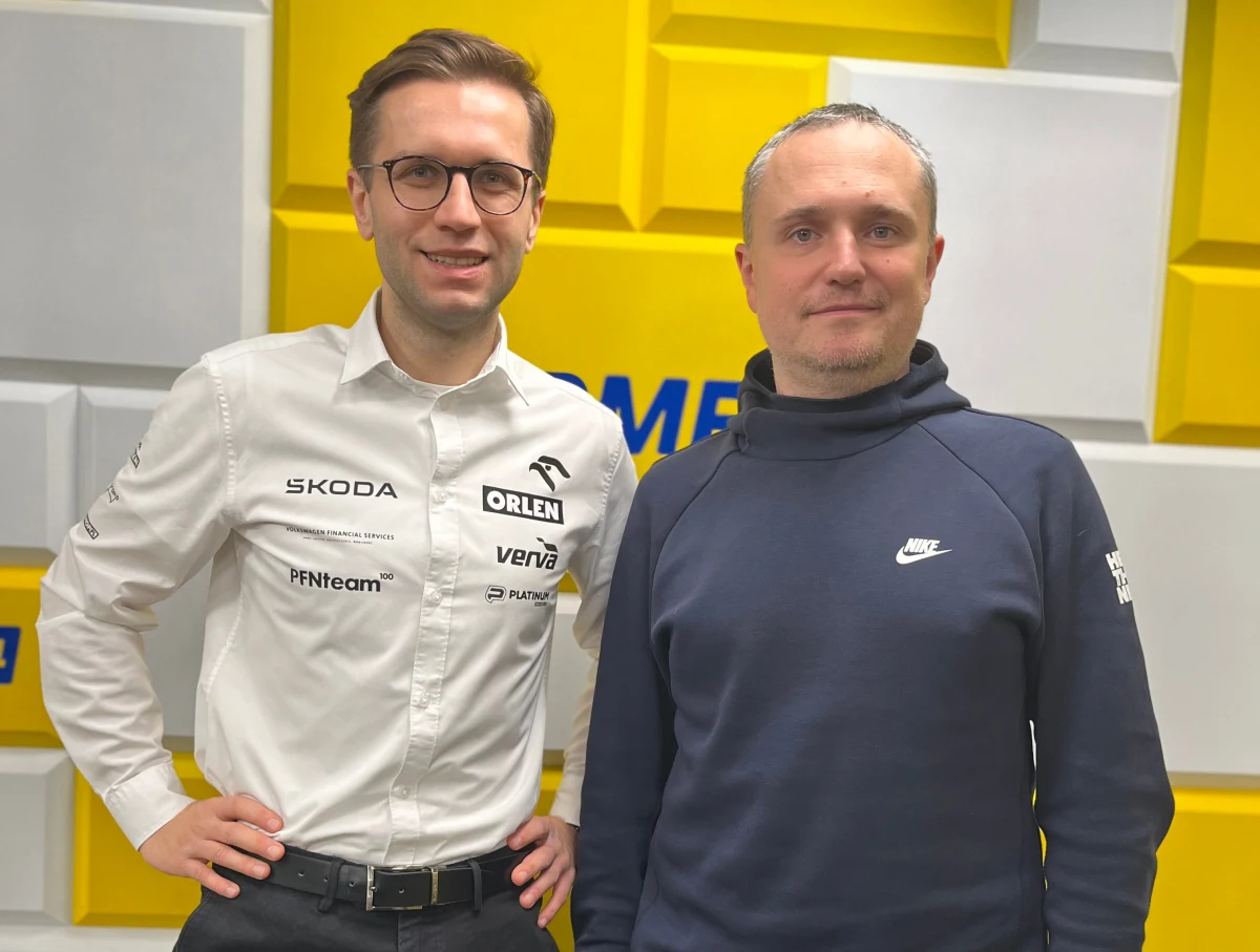 Za Mikołajem Marczykiem kolejny sezon w rajdach WRC, a przed nim - czas świątecznego spokoju, kontemplacji i rozmów z najbliższymi. Jak podkreśla w rozmowie z RMF FM, w trakcie świąt Bożego Narodzenia jest dostępny tylko dla rodziny. "Dla mnie ma to duże znaczenie. Rodzina spotyka się w trakcie roku na różnych wydarzeniach. Mnie wtedy nie ma i dlatego święta mają wyjątkowy charakter" - mówi. Rajdowiec opowiedział o tym, jak lubi spędzać święta, jakie są jego świąteczne obowiązki i zdradził, jakie prezenty cieszyły go najbardziej, gdy był dzieckiem.