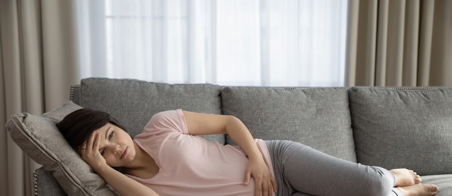 Brytyjscy badacze dowodzą, że kobiety w ciąży cierpią na mdłości i wymioty z powodu hormonu wytwarzanego przez płód. Nasilenie dolegliwości zależy m.in. od tego, jak dużo tego czynnika produkował organizm kobiety przed zajściem w ciążę.