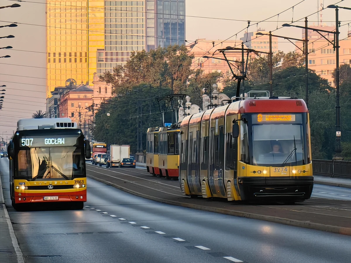 Od soboty w Warszawie zacznie obowiązywać świąteczno-noworoczny rozkład jazdy komunikacji miejskiej. Zawieszone zostaną dwie linie, a uruchomiona zostanie linia C40.