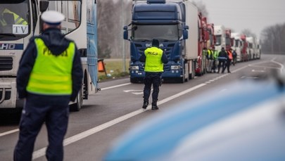 Ile ciężarówek czeka w kolejkach do przejść w Dorohusku i Hrebennem?