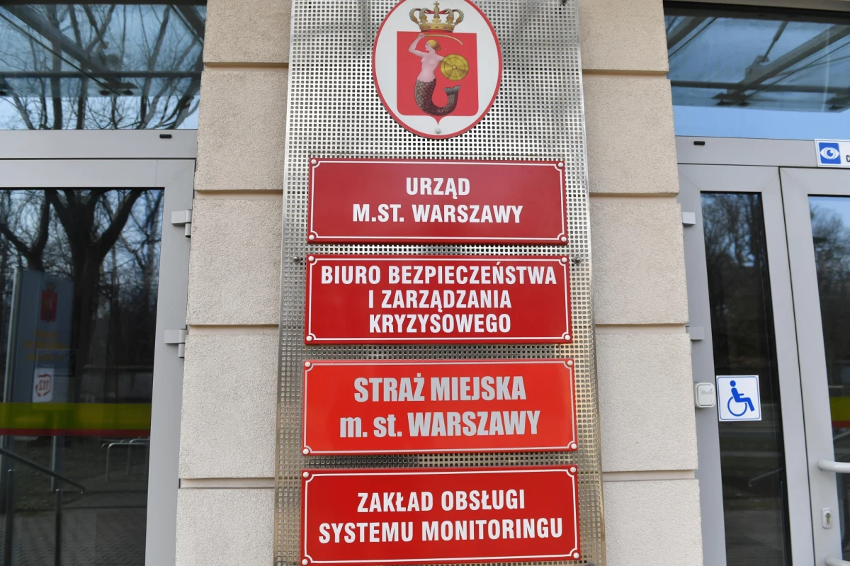 Prezydent Warszawy Rafał Trzaskowski zadecydował, że 22 grudnia i 2 stycznia będą dla pracowników urzędu miasta dniami wolnymi, w zamian za święta przypadające w soboty. W te dni pełniony będzie tylko dyżur w celu rejestracji zgonów. 