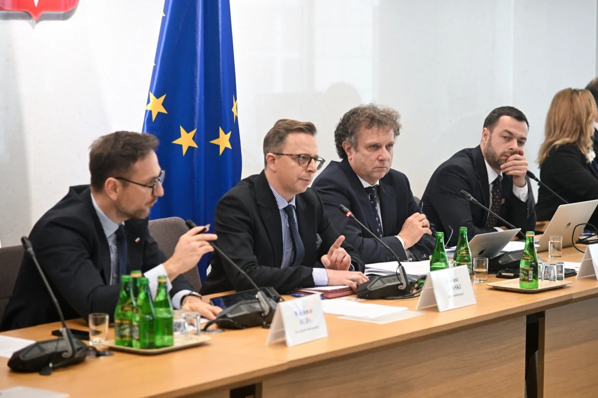 Były premier Mateusz Morawiecki, były wicepremier Jarosław Gowin, prezes PiS Jarosław Kaczyński - to niektóre z osób, których wezwanie na świadków przegłosowała sejmowa komisja śledcza badająca tzw. wybory kopertowe. Większości nie uzyskał wniosek PiS m.in. o wezwanie marszałek Senatu Małgorzaty Kidawy-Błońskiej. Przesłuchania pierwszych świadków mają się odbyć 9 stycznia. 