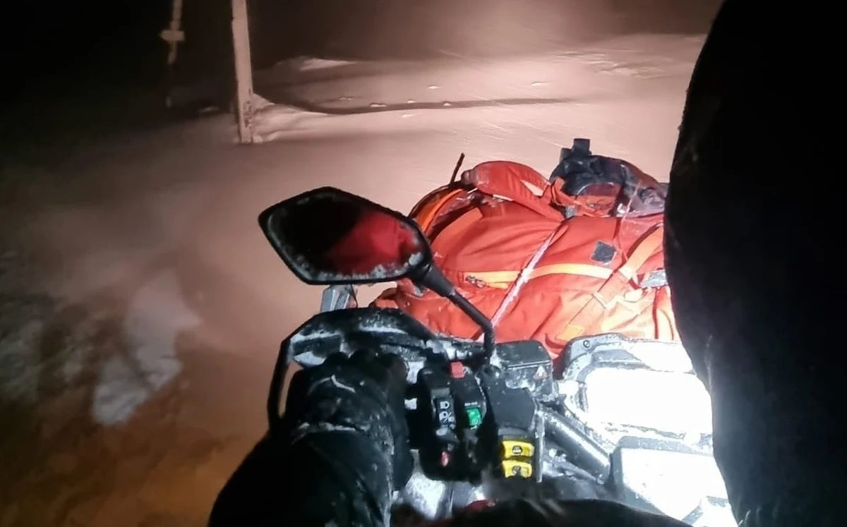 Ratownicy z Karkonoskiej Grupy GOPR wspólnie z kolegami z Czech uratowali turystę, który zgubił szlak po zdobyciu Śnieżki. Mężczyzna, który znalazł się w pierwszym stopniu hipotermii, trafił do szpitala. 