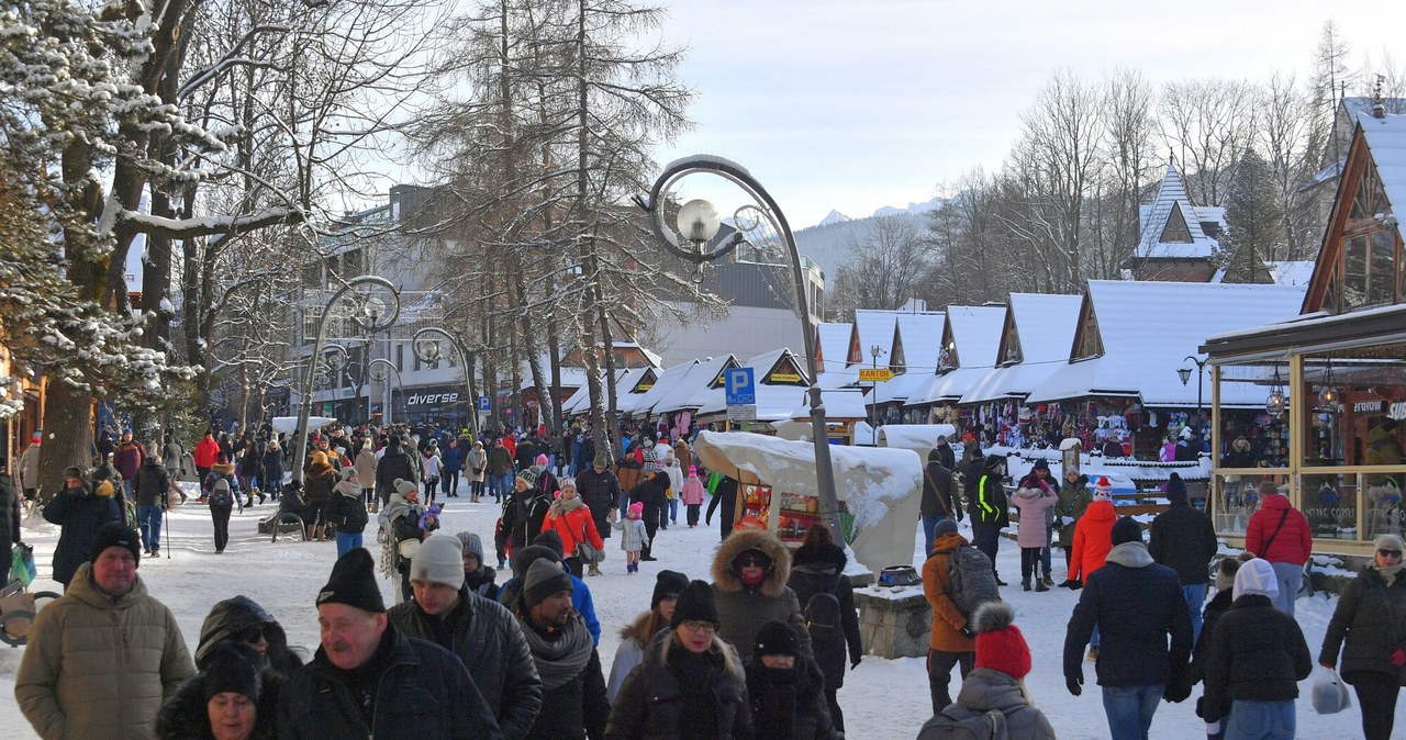 Ulice, zamieniają, szalet, pijani, goście, awanturują, knajpach, Krupówkami, niosą, siarczyste, przekleństwa, ciemna, strona, Za Skandaliczne zachowanie turystów. Górale mówią, że najgorsze są kobiety