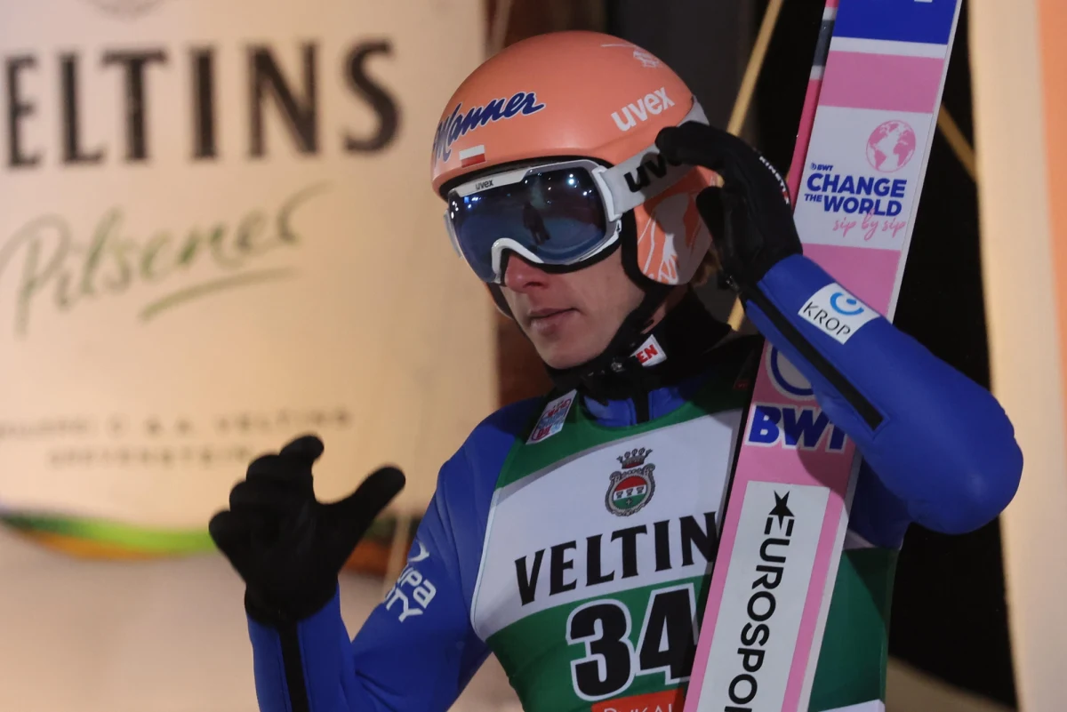 Dawid Kubacki i Paweł Wąsek z powodu choroby nie wystartują dziś w mistrzostwach Polski w skokach narciarskich w Zakopanem. Obaj skoczkowie zmagają się z gorączką.