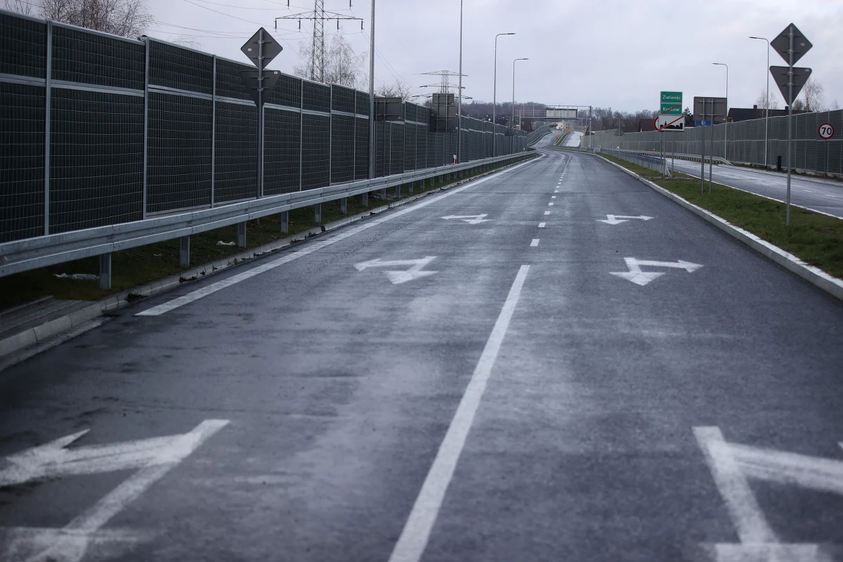 Dziś został oddany do użytkowania trzeci i ostatni etap obwodnicy Wolbromia w ciągu drogi wojewódzkiej numer 783. Inwestycja kosztowała ponad 165 mln zł. Została dofinansowana ze środków Unii Europejskiej.