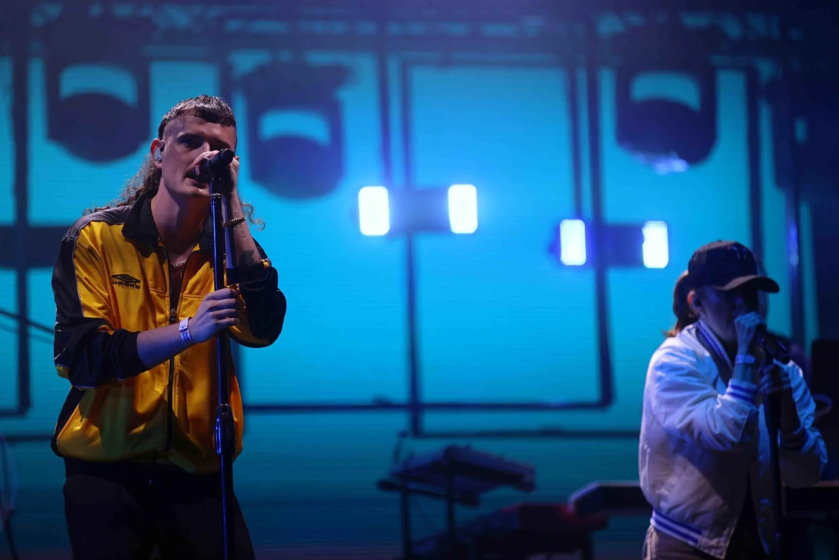 Dawid Podsiadło nie zwalnia tempa. Artysta przygotowuje się do spektakularnych koncertów w przyszłym roku i po błyskawicznym wyprzedaniu biletów na szósty stadion, ogłosił datę kolejnego występu! Dziś ruszyła sprzedaż wejściówek.