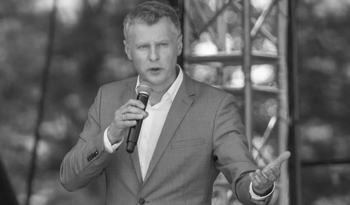 "Odszedł mój Przyjaciel, artysta kabaretu Rak Krzysztof Respondek" - napisał w mediach społecznościowych Krzysztof Hanke, aktor i satyryk.