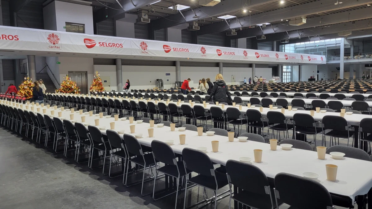 1100 osób zasiądzie w niedzielę do wspólnego wigilijnego posiłku w Międzynarodowych Targach Poznańskich. W jednej z hal wystawienniczych ustawiane są już stoły i przygotowywana jest wigilia dla potrzebujących. To okazja, by ci, którzy nie mogą pozwolić sobie na samodzielne przygotowanie kolacji, poczuli magię świąt.