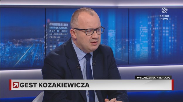 Adam Bodnar został zapytany o zachowanie Mariusza Kamińskiego w Sejmie i zaprezentowanie przez niego tzw. gest Kozakiewicza. Stwierdził, że "to pokazanie społeczeństwu, że wyroki sądów nie mają żadnego znaczenia". - Najważniejszą kwestią jest teraz wygaśniecie mandatów - podkreślił minister sprawiedliwości.