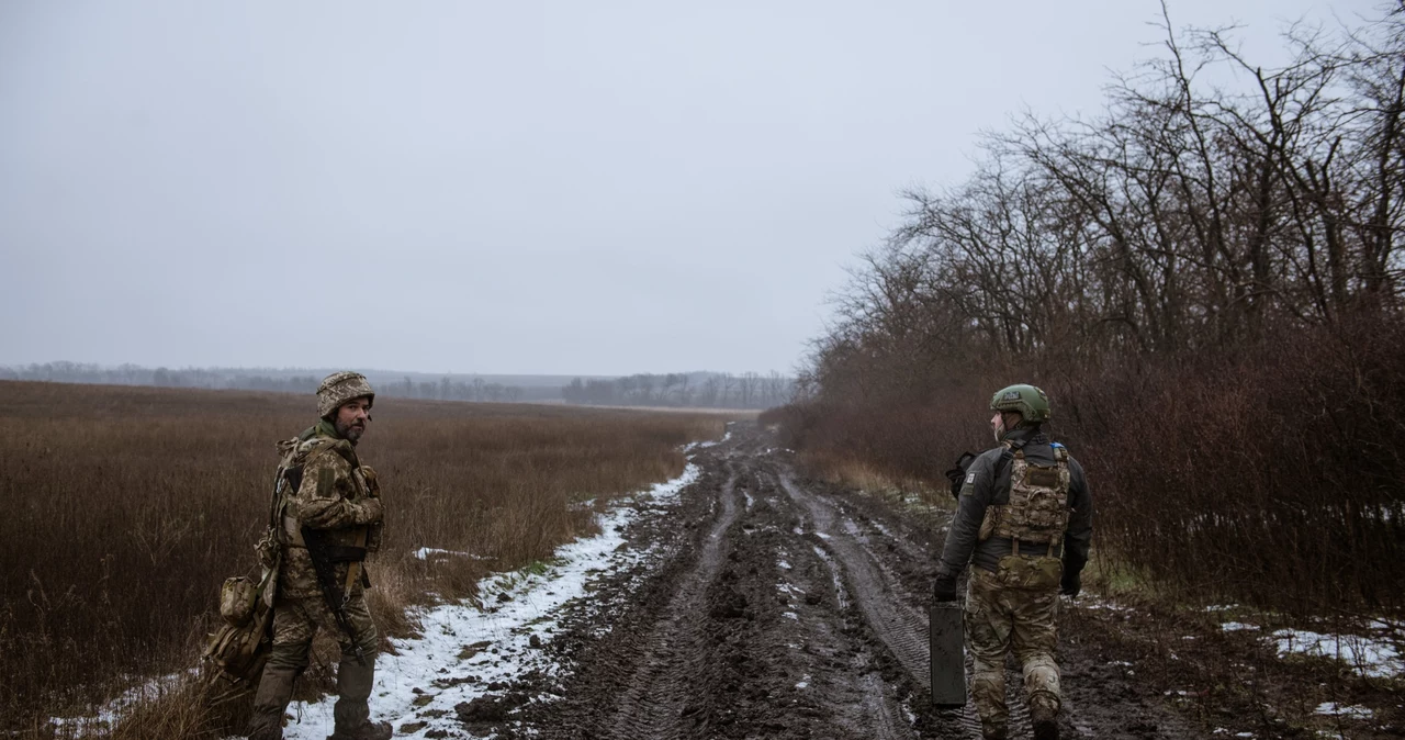 Ukraińscy żołnierze na froncie. Armia domaga się mobilizacji kilkuset tysięcy osób, Estonia zapowiada pomoc