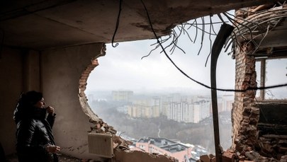 Zmasowany rosyjski atak na dzielnice mieszkaniowe Chersonia [RELACJA]