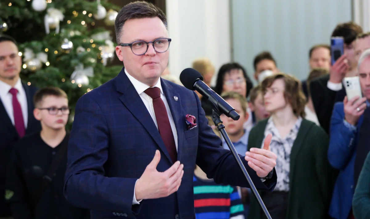 "W tym szczególnym czasie, w którym nawet politycy mówią ludzkim głosem, przypomnijmy sobie może, że najważniejszym, co może w życiu zrobić człowiek, to po prostu nim być" - stwierdził w opublikowanych w sieci życzeniach świątecznych marszałek Sejmu Szymon Hołownia. "Chwili oddechu, świeżego powietrza, dobrych ludzi. Ściskam państwa serdecznie i życzę najlepszych od lat świąt" - dodał.  

