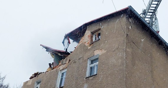 2 osoby zostały ranne w wyniku wybuchu gazu w Sosnówce (woj. dolnośląskie). Do eksplozji doszło na poddaszu domu wielorodzinnego. 