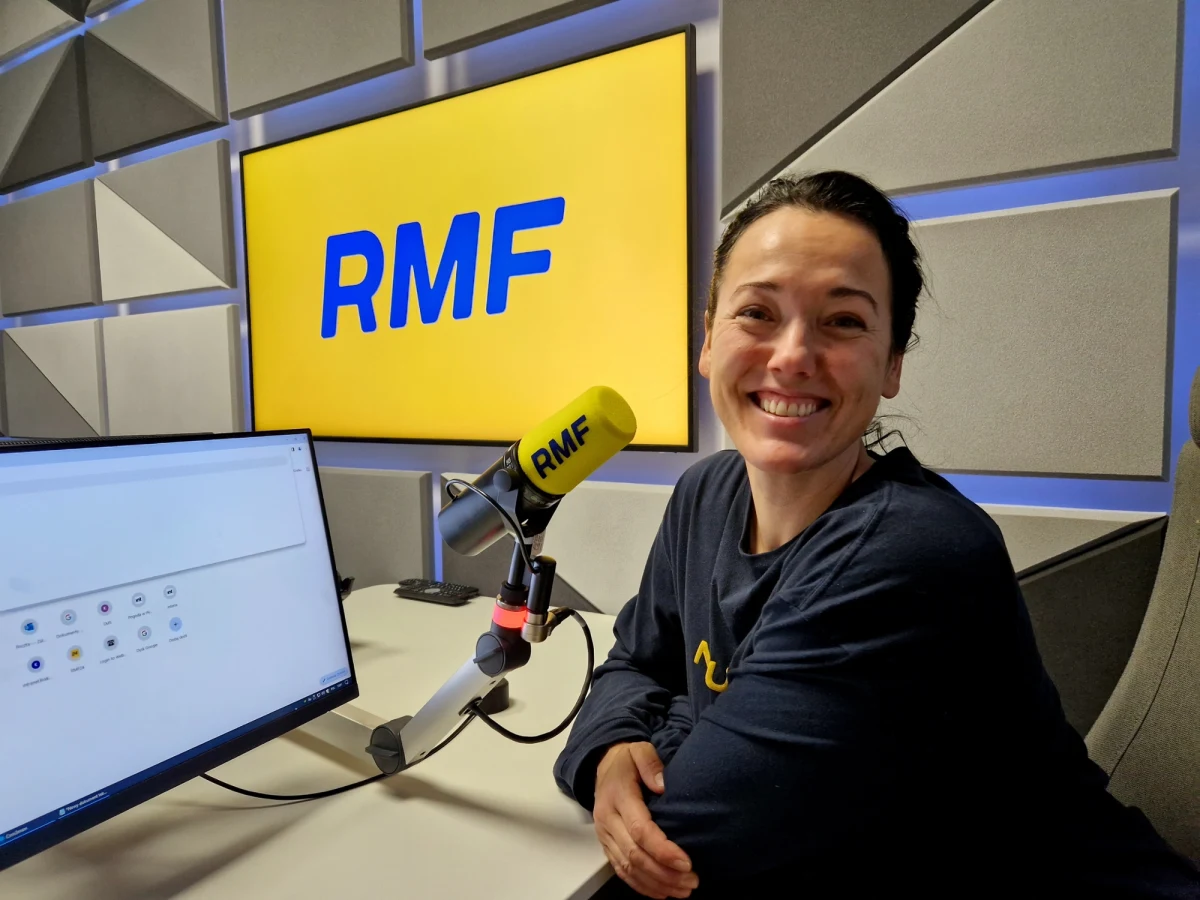 Wyruszyła z Krakowa w czerwcu br., przejechała po Stanach Zjednoczonych, Kanadzie i Alasce 25 tysięcy kilometrów, dojechała do Morza Arktycznego często po bezdrożach i w trudnych warunkach atmosferycznych. Tuż przed 
świętami podróżniczka odwiedziła studio RMF FM na Kopcu Kościuszki, by opowiedzieć o wyprawie oraz o przyczynach jej przerwania.