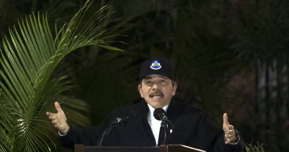 Rząd wieloletniego dyktatora Nikaragui, Daniela Ortegi zlikwidował w ostatnich trzech latach  trzydzieści wyższych uczelni  prywatnych, które uznał za "nieprzyjazne" wobec władz i ustroju. Największe poruszenie w mediach Ameryki Łacińskiej wywołało zlikwidowanie Uniwersytetu Środkowoamerykańskiego w Managui - UCA - prowadzonego przez oo. Jezuitów.