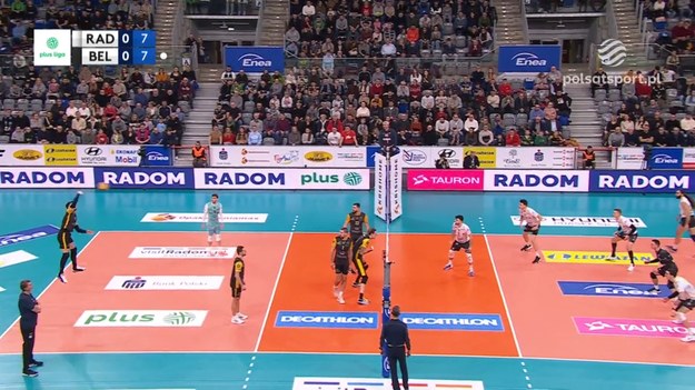 Skrót meczu Enea Czarni Radom – PGE GiEK Skra Bełchatów 1:3 (23:25, 25:22, 19:25, 26:28) - siatkówka, PlusLiga - 13. kolejka.

 

________

Czarni: Vuk Todorovic, Brodie Hofer, Michał Ostrowski, Nikola Meljanac, Rafał Buszek, Wiktor Rajsner – Maciej Nowowsiak (libero) oraz Tomasz Piotrowski, Igor Gniecki, Bartosz Gomułka. Trener: Waldo Kantor.
Skra: Bartłomiej Lemański, Dawid Konarski, Bartłomiej Lipiński, Mateusz Poręba, Grzegorz Łomacz, Adrian Aciobanitei – Benjamin Diez (libero) oraz Iliya Petkov, Mateusz Nowak, Wiktor Nowak, Przemysław Kupka. Trener: Andrea Gardini.