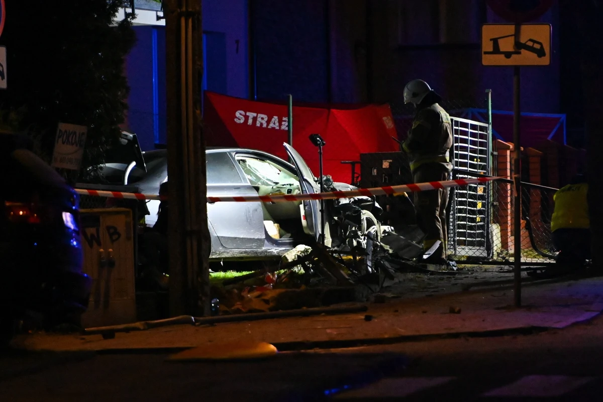 Według najnowszych informacji, w poniedziałek (26.12) przesłuchany ma zostać kierowca, który w sobotę w Międzyzdrojach wjechał w grupę pieszych. Zginęły trzy osoby, w tym 7-latek. Kierowca zbiegł, ale szybko został ujęty.