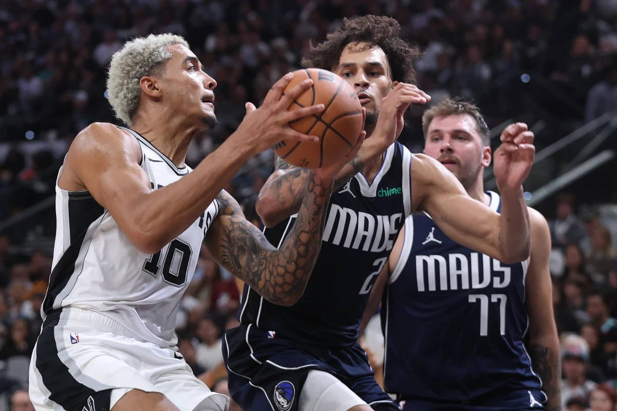 Koszykarz San Antonio Spurs Jeremy Sochan rzucił 23 punkty w przegranym 119:144 meczu ligi NBA z Dallas Mavericks. Drużyna Polaka doznała 24. porażki w sezonie i zajmuje ostatnie miejsce w Konferencji Zachodniej.