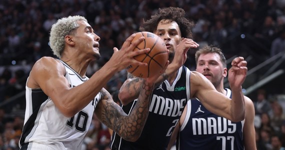 Koszykarz San Antonio Spurs Jeremy Sochan rzucił 23 punkty w przegranym 119:144 meczu ligi NBA z Dallas Mavericks. Drużyna Polaka doznała 24. porażki w sezonie i zajmuje ostatnie miejsce w Konferencji Zachodniej.