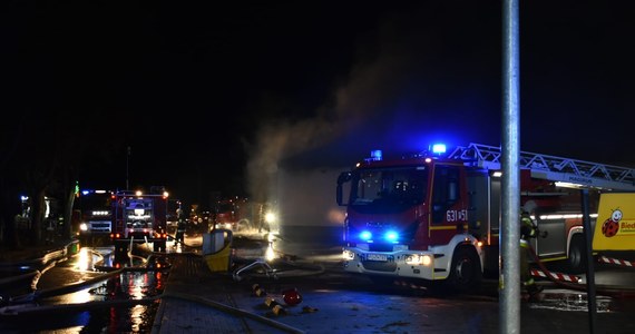 Strażacy ugasili duży pożar marketu w Mieścisku w Wielkopolsce. Z budynku ewakuowano 26 osób. Nie ma poszkodowanych. Informację o zdarzeniu dostaliśmy na Gorącą Linię RMF FM.