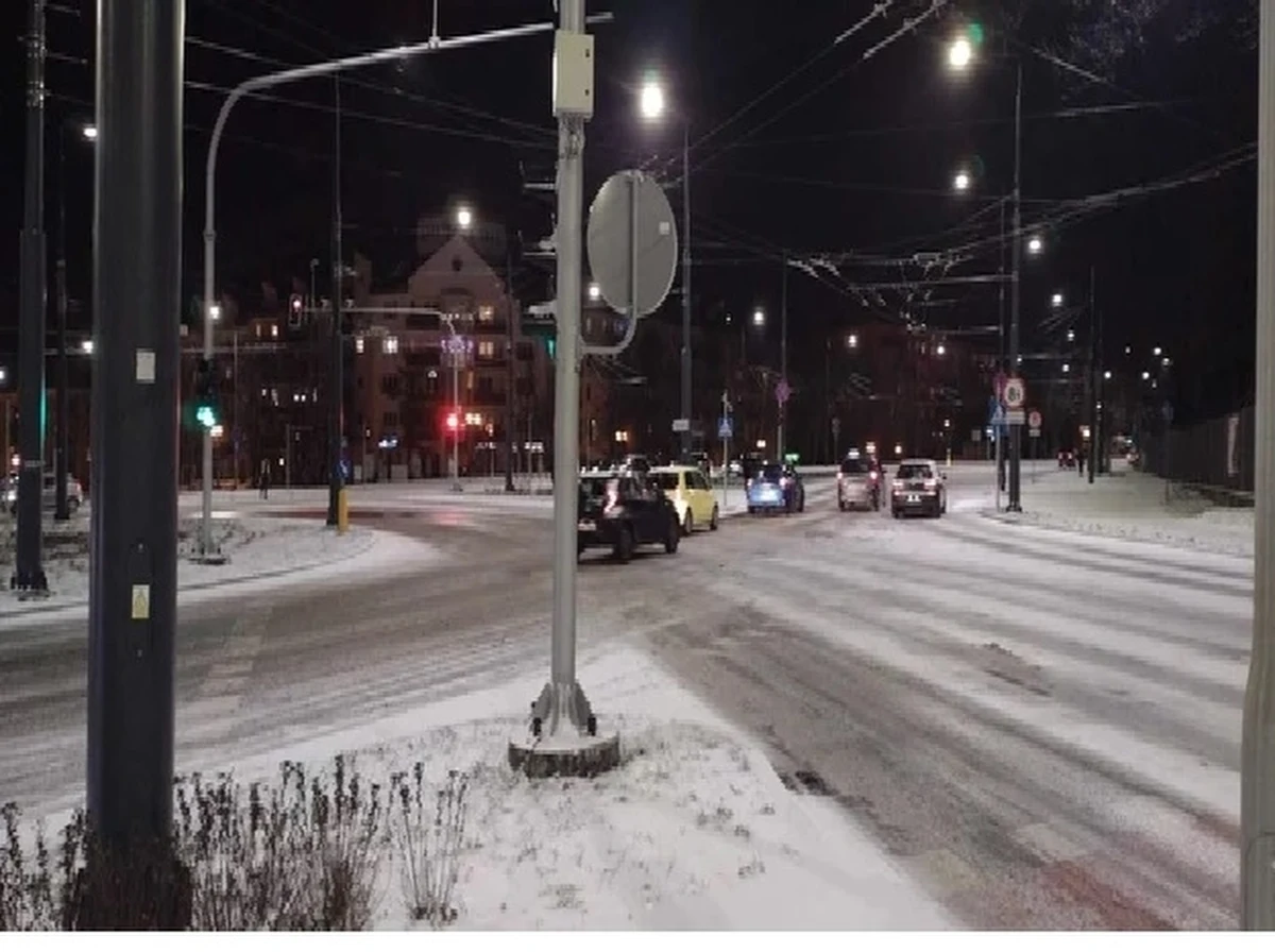 Do ponad 140 kolizji doszło minionej doby na drogach województwa lubelskiego z powodu oblodzenia dróg. Najwięcej odnotowano w Lublinie i w podlubelskich miejscowościach – podała w niedzielę policja.