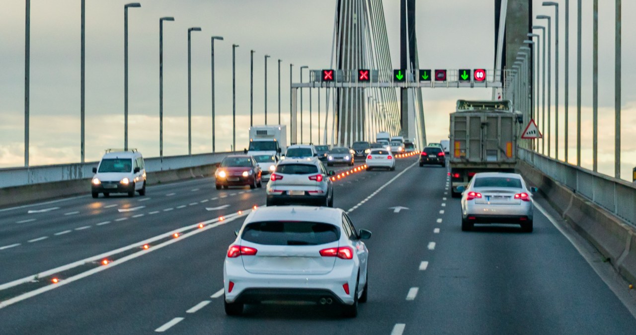 Koniec z "królami lewego pasa". Nowe przepisy i surowe mandaty