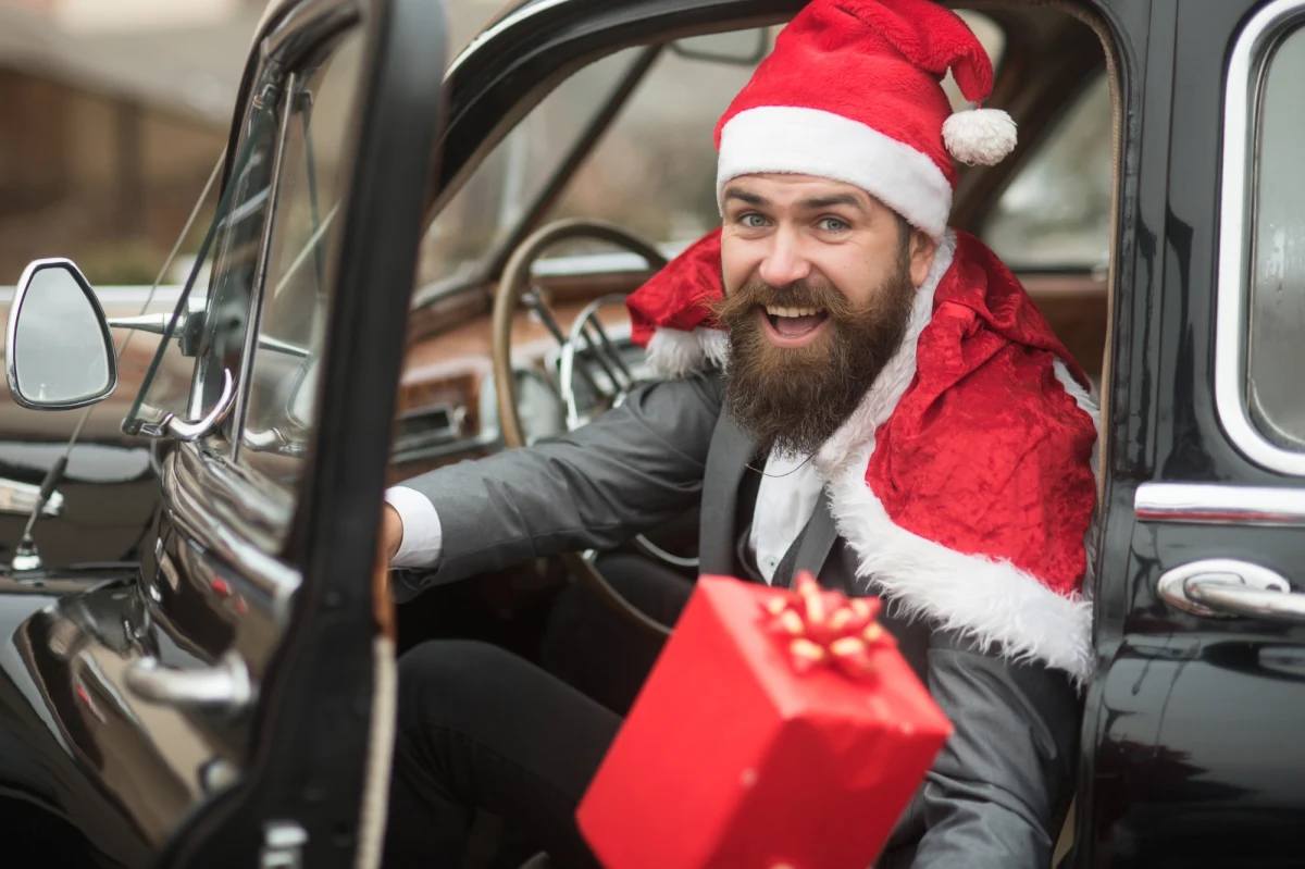 W niemieckiej Turyngii pijany kierowca w stroju św. Mikołaja wjechał w wieczór wigilijny w budynek. Jak poinformowała w poniedziałek rano policja, w pobliżu miejscowości Muehlhausen, 54-latek stracił panowanie na autem, które następnie wypadło z drogi i uderzyło w fasadę domu oraz inny samochód.