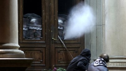 Szturm na ratusz w Belgradzie. 30 policjantów rannych w zamieszkach