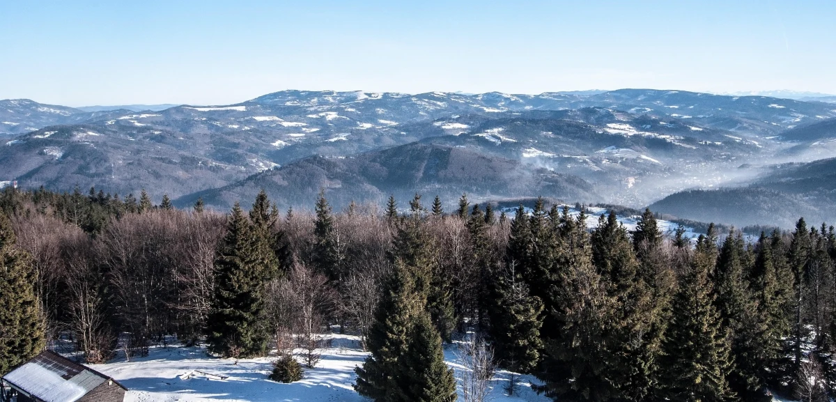 Dwie wigilijne akcje ratunkowe w Beskidach. Ratownicy GOPR-u sprowadzali tam zagubionych turystów. Warunki do wędrowania w górach są trudne.