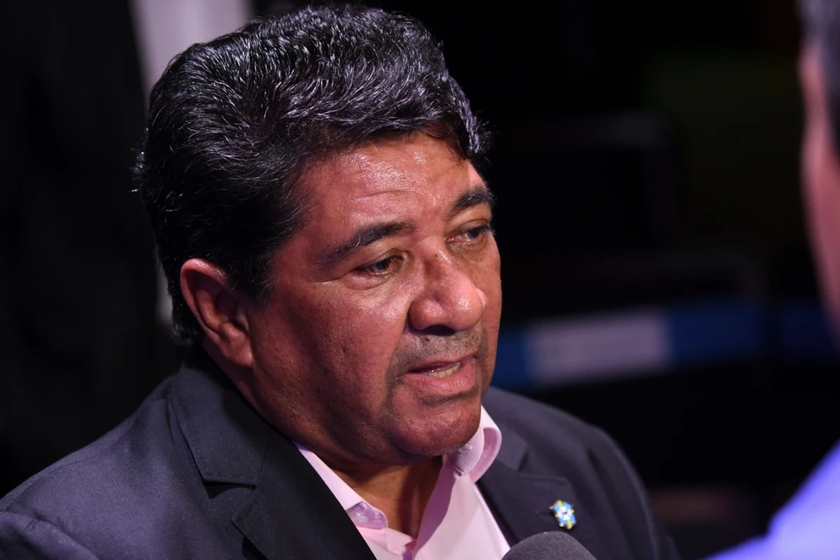 Międzynarodowa Federacja Piłkarska (FIFA) ostrzegła Brazylię, że może wykluczyć jej reprezentacje i drużyny klubowe ze światowych rozgrywek, jeśli orzeczenia tamtejszych sądów doprowadzą do usunięcia Ednaldo Rodriguesa ze stanowiska prezydenta piłkarskiej federacji Brazylii.