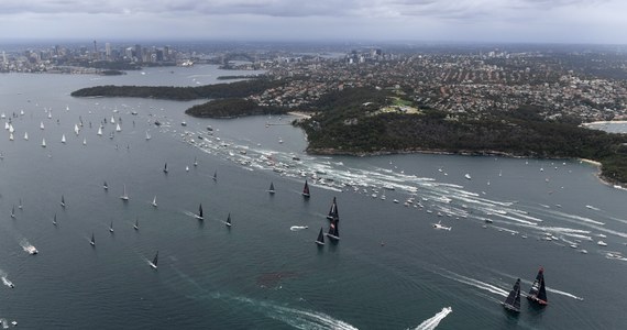 Wystartowały regaty Sydney - Hobart - jeden z trzech najważniejszych wyścigów oceanicznych. Meta znajduje się na Tasmanii. Do pokonania uczestnicy regat mają 630 mil morskich, czyli 1167 kilometrów. 
