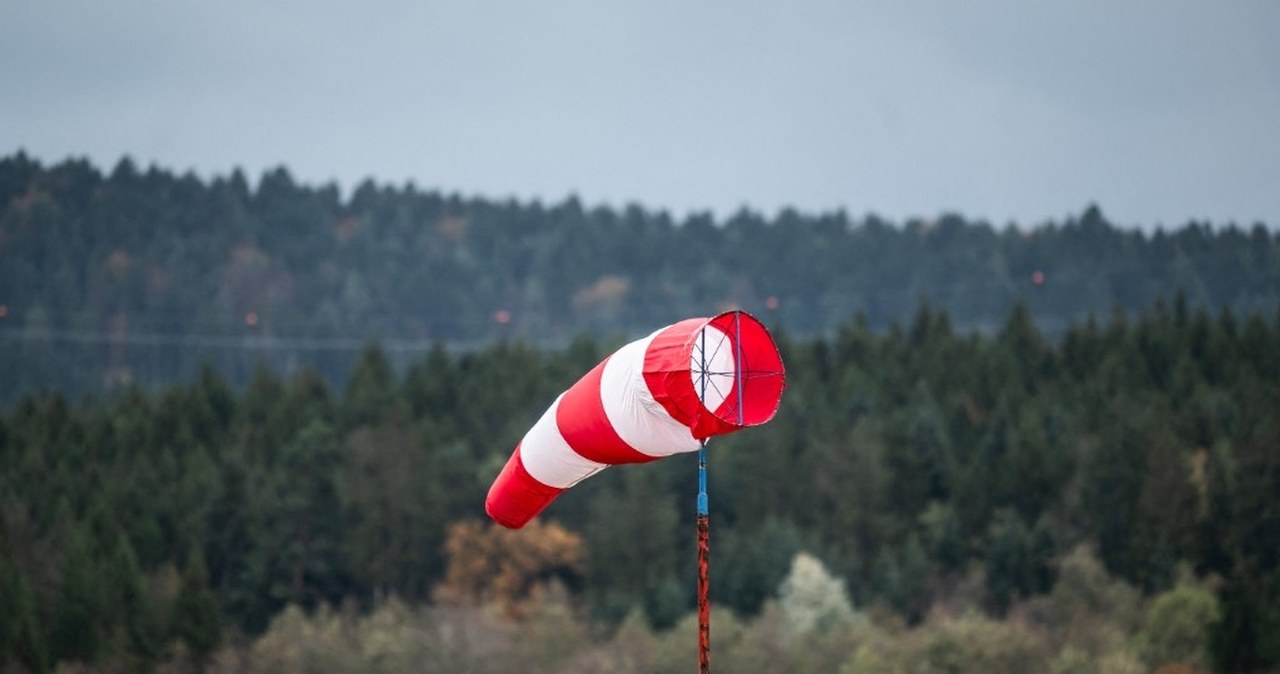 Ostrzegają przed potężnym uderzeniem wiatru. RCB poinstruowało mieszkańców, wiadomości,aktualności,Interia Ostrzegają przed potężnym uderzeniem wiatru. RCB poinstruowało mieszkańców,