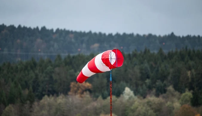 Potężny wiatr zagrozi Polsce. Służby przekazały instrukcje, jest alert RCB