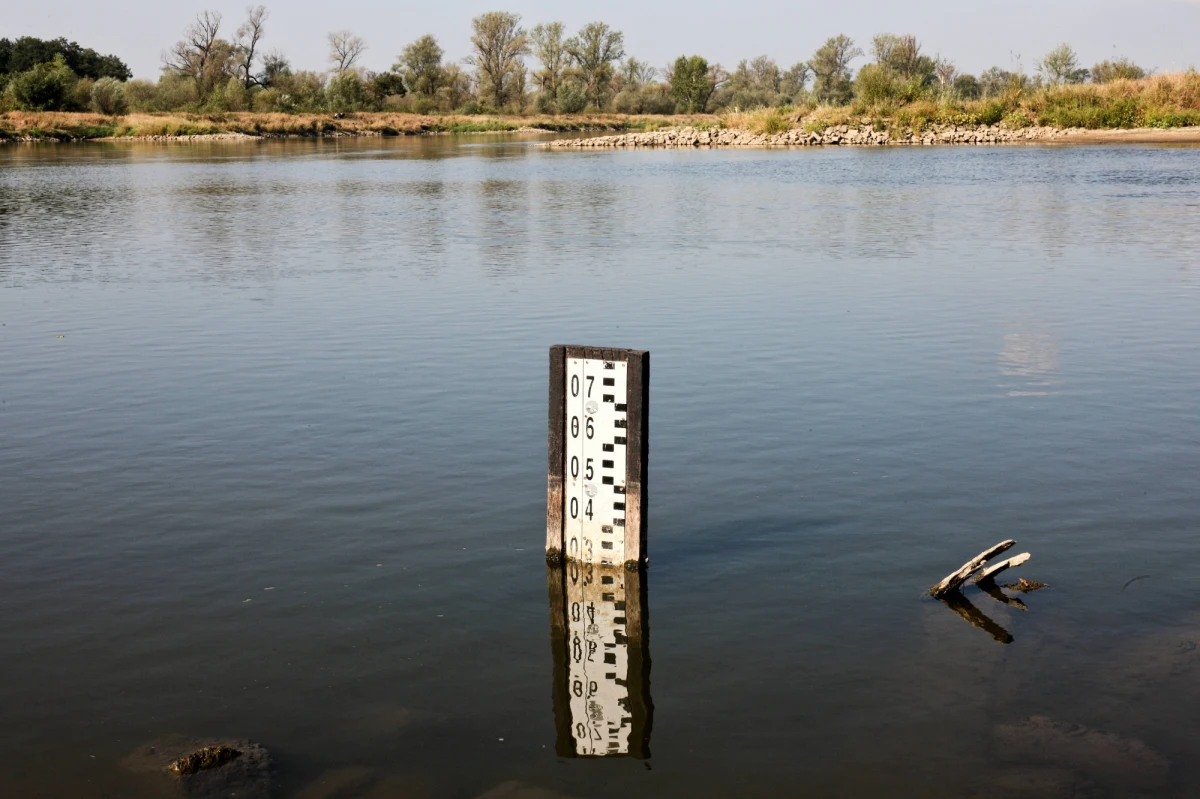 Na 14 wodowskazach na dolnośląskich rzekach przekroczone są we wtorek stany alarmowe. W 20 miejscach zaś odnotowano przekroczenia stanów ostrzegawczych. W powiecie kłodzkim obowiązuje alarm przeciwpowodziowy.