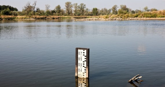 Na 14 wodowskazach na dolnośląskich rzekach przekroczone są we wtorek stany alarmowe. W 20 miejscach zaś odnotowano przekroczenia stanów ostrzegawczych. W powiecie kłodzkim obowiązuje alarm przeciwpowodziowy.