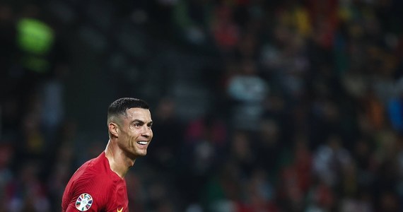 Portugalski piłkarz został właśnie najlepszym strzelcem w 2023 roku. Strzelił dwa gole w kolejnym meczu w Arabii Saudyjskiej. To 52. i 53. bramka Ronaldo w tym roku. Tym samym przypieczętował też wygraną w klasyfikacji najskuteczniejszych zawodników na świecie.