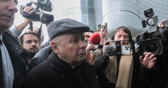 65,5 proc. badanych uważa, że prezes PiS Jarosław Kaczyński powinien oddać stery w partii i przejść na polityczną emeryturę. Przeciwnego zdania jest 20,8 proc. ankietowanych - wynika z opublikowanego w środę sondażu United Surveys dla Wirtualnej Polski. 