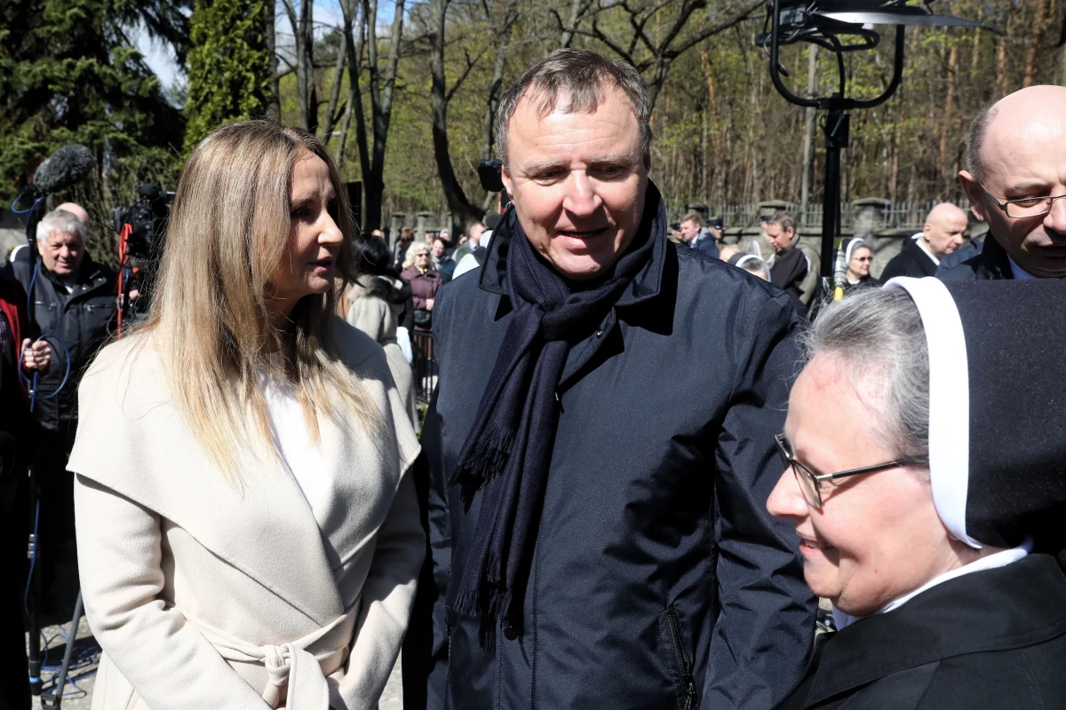 Jacek Kurski i Kacper Kamiński już oficjalnie nie są przedstawicielami Polski w Banku Światowym. Minister finansów potwierdza: „Otrzymałem pismo”. To, że to szef resortu finansów będzie przedstawicielem państwa polskiego w międzynarodowych instytucjach finansowych, zapowiedział przed świętami premier Donald Tusk, informując jednocześnie o odwołaniu Kurskiego z Waszyngtonu.