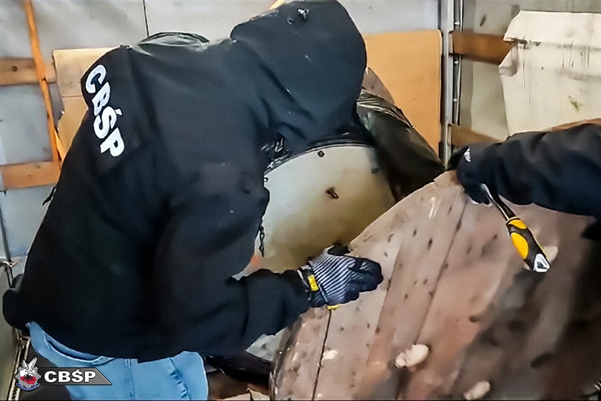 Funkcjonariusze z krakowskiego zarządu Centralnego Biura Śledczego Policji udaremnili przemyt ok. 10 kg marihuany. Narkotyk był ukryty w bębnie, na który nawinięto kabel. 