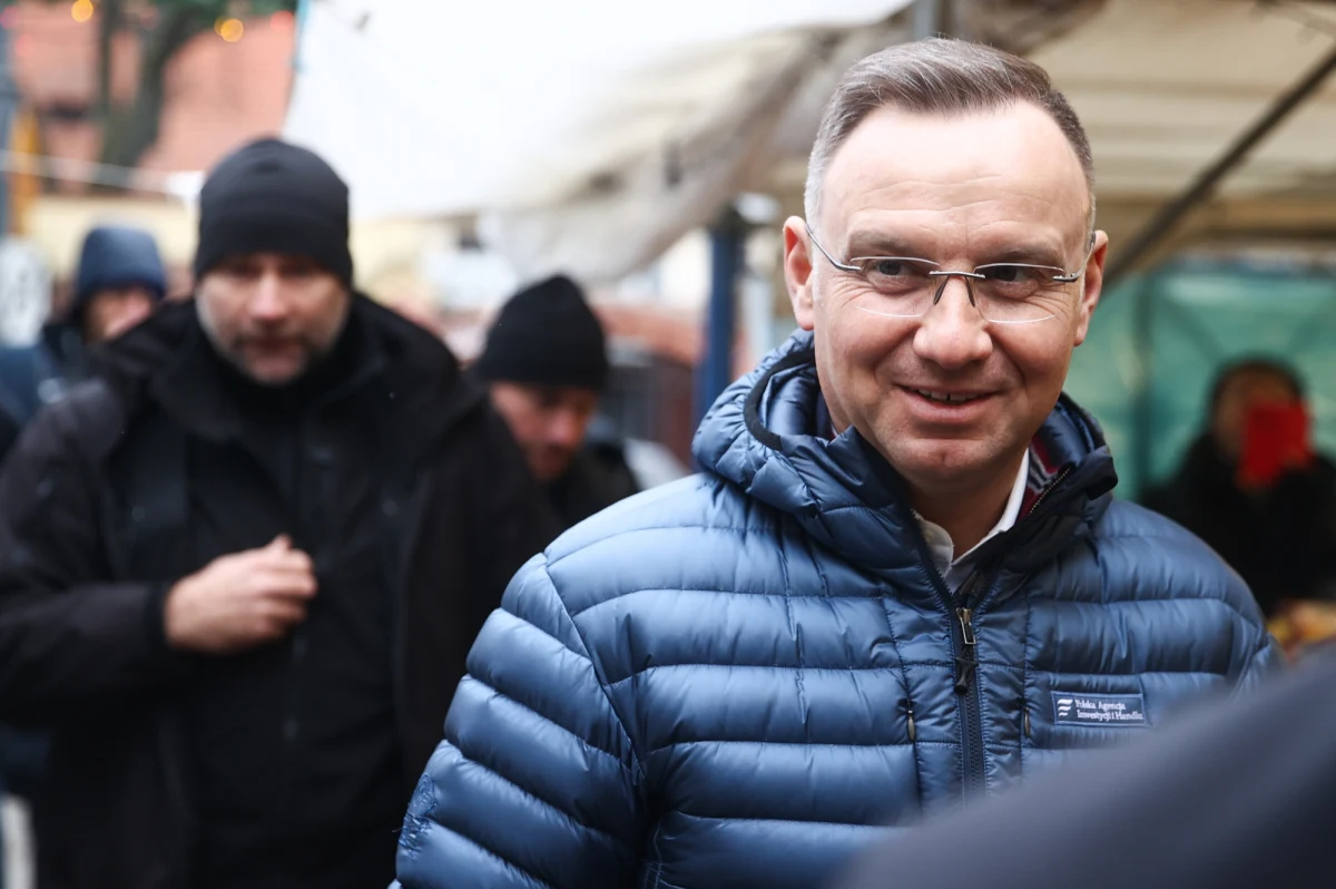 Właśnie składamy w Sejmie prezydencki projekt ustawy z podwyżkami dla nauczycieli, ale bez 3 mld zł na nielegalnie przejętą telewizję publiczną - przekazała rano PAP szefowa KPRP Grażyna Ignaczak-Bandych.