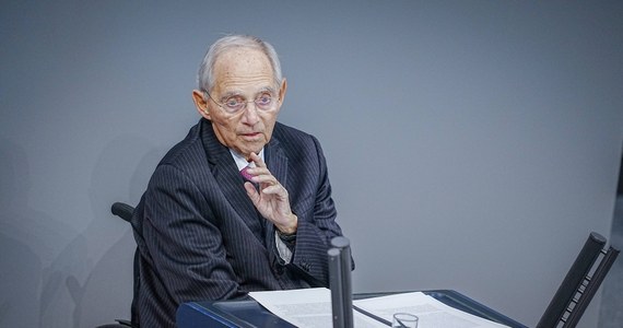 Były przewodniczący Bundestagu Wolfgang Schaeuble zmarł w wieku 81 lat - poinformowała agencja dpa. Jak podano, niemiecki polityk „odszedł spokojnie w domu, w otoczeniu rodziny, we wtorek wieczorem około godziny 20.00”.
