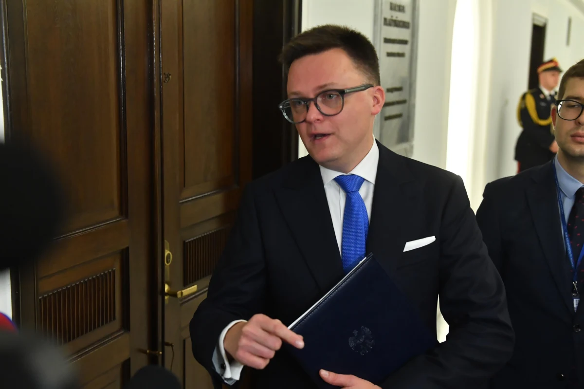 Prezydent Andrzej Duda zaapelował do marszałka Sejmu Szymona Hołowni o możliwie najpilniejsze podjęcie prac legislacyjnych i uchwalenie przez Sejm ustawy o szczególnych rozwiązaniach służących realizacji ustawy budżetowej na rok 2024. Rano prezydencki projekt trafił do Sejmu. "Sejm będzie pracował zgodnie z harmonogramem przyjętym przez wszystkie siły polityczne. Następne posiedzenie Sejmu odbędzie się zatem w dniach 10-11 stycznia 2024 roku" - poinformował w odpowiedzi Szymon Hołownia.