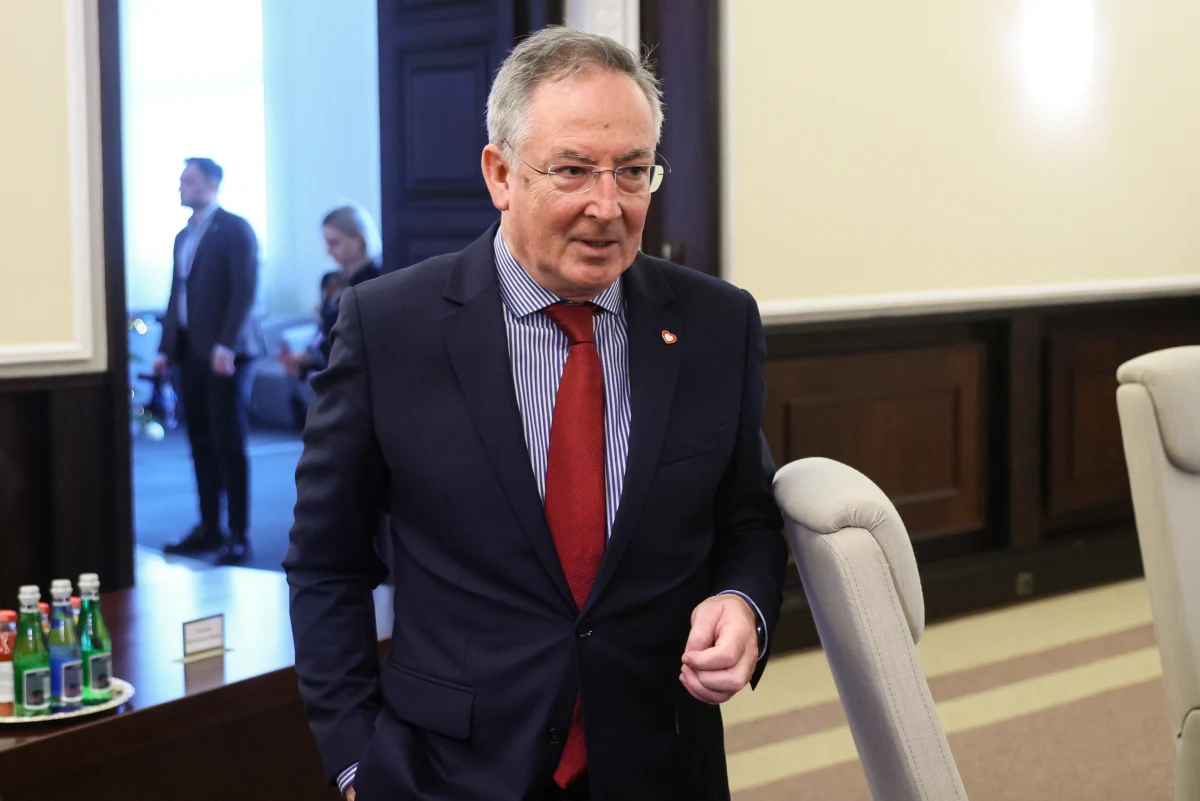 Szef klubu PiS Mariusz Błaszczak poinformował o złożeniu do marszałka Sejmu wniosku o wotum nieufności wobec szefa MKiDN Bartłomieja Sienkiewicza. Dodał, że klub PiS oczekuje rozpatrzenia wniosku na najbliższym posiedzeniu Sejmu.
