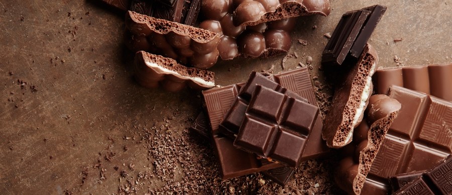 Wielu z nas bardzo lubi smak czekolady, a niektóre badania pokazują, że brązowa słodkość podnosi poziom endorfin i czyni nas szczęśliwymi. Jednak czy może być ona dla nas szkodliwa i czy ma jakiś pozytywny wpływ na funkcjonowanie naszego organizmu? Pytamy o to 7 lipca, czyli w Dniu Czekolady. 