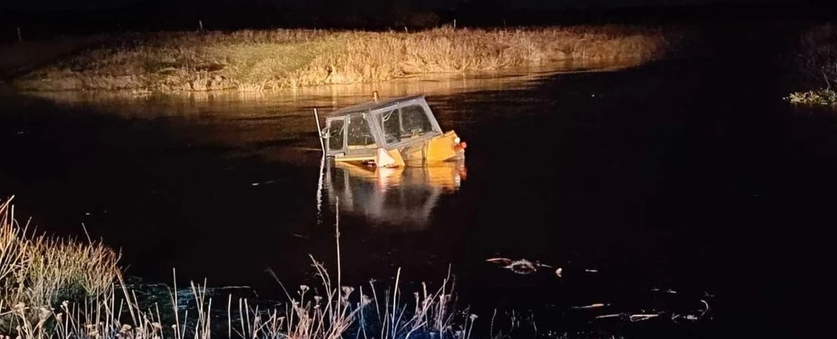 We wtorek wieczorem w Brańsku na Podlasiu policjanci zatrzymali pijanego kierowcę ciągnika rolniczego, który wjechał do rzeki. Okazał się nim 16-latek, który miał prawie 1,5 promila alkoholu w organizmie.