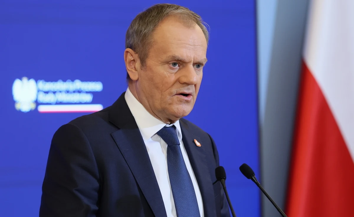 Przygotowaliśmy nowy rządowy projekt ustawy, która zakłada, że trzy miliardy złotych będą do dyspozycji Narodowego Funduszu Zdrowia z przeznaczeniem na onkologię, psychiatrię i choroby rzadkie dzieci - zapowiedział premier Donald Tusk. To reakcja na zawetowaną przez prezydenta Andrzeja Dudę ustawę okołobudżetową, która przewidywała dotację dla mediów państwowych.