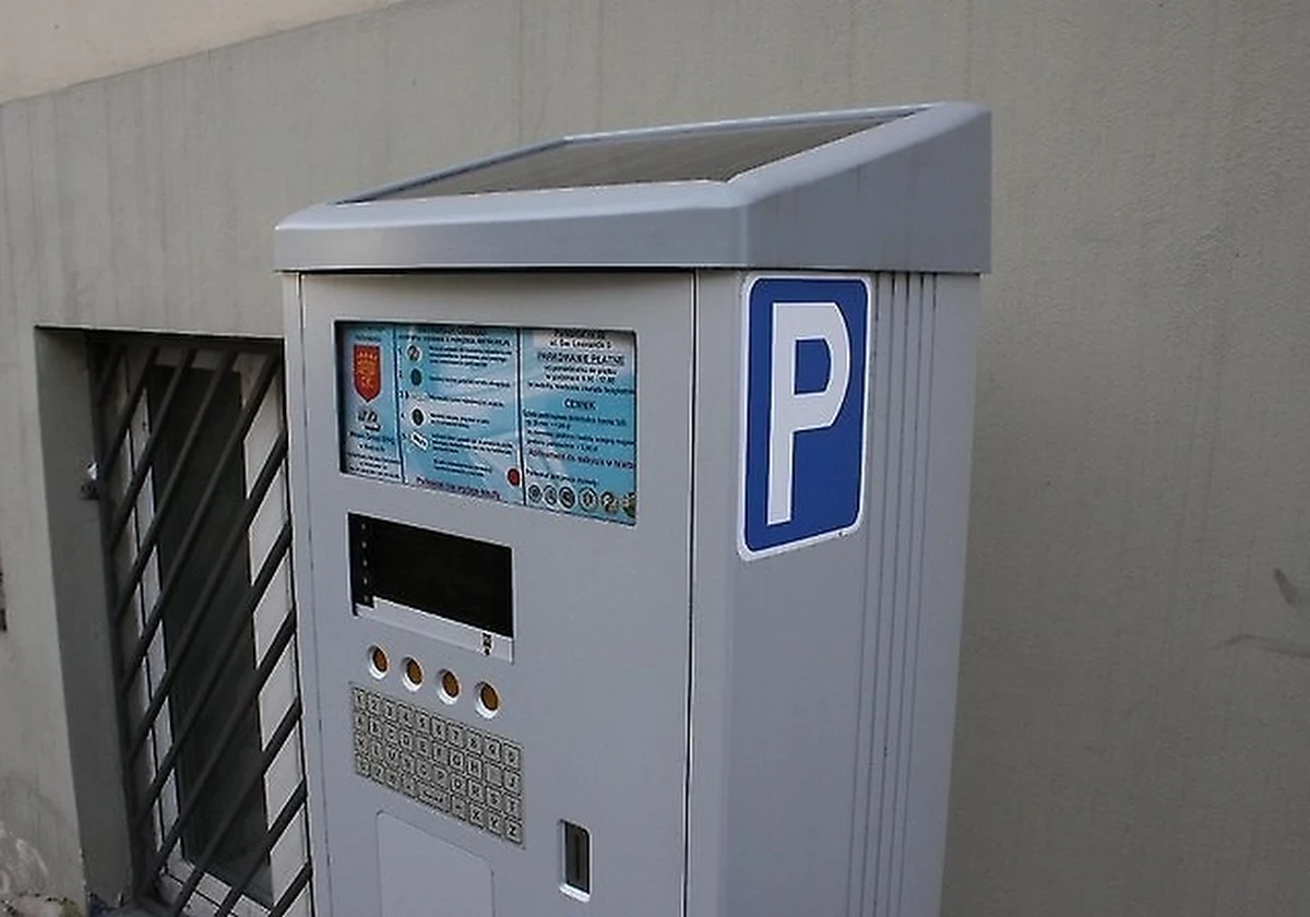 Będą zmiany dla kierowców w Kielcach. Od 1 stycznia 2024 r. Strefa Płatnego Parkowania, na mocy decyzji Rady Miasta, zostanie powiększona o obszary położone na północ i południe od strefy już istniejącej.