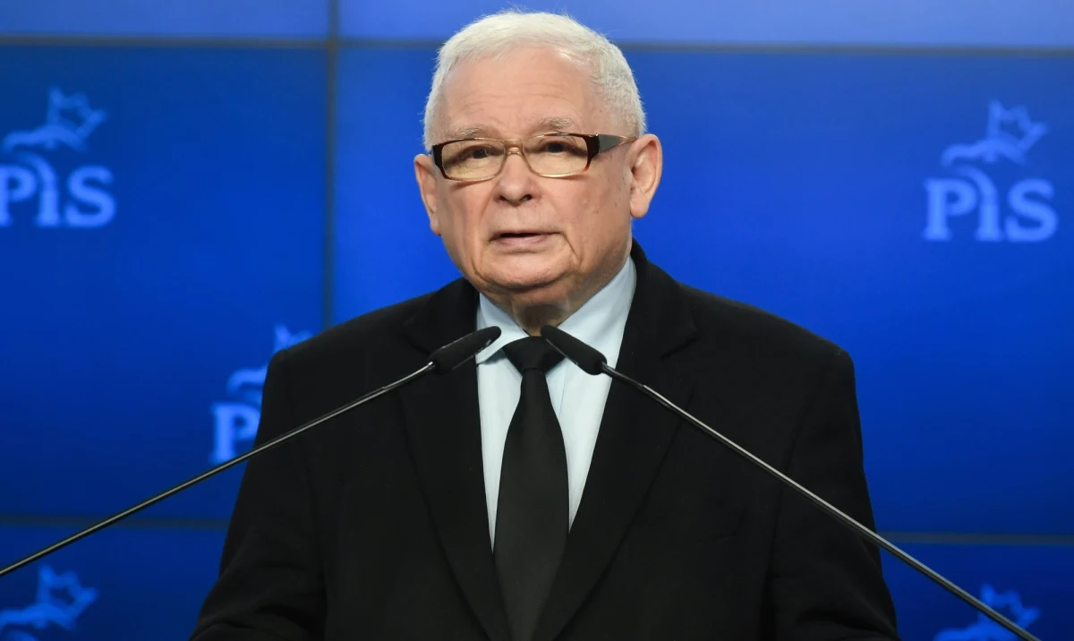 Donald Tusk zapewnił, że jeśli chodzi o zmiany w mediach publicznych, to jego rząd działa zgodnie z prawem. "Jeśli ktoś uważa, że my działamy niezgodnie z prawem, ma do tego instytucje odwoławcze, a nie pięści" - powiedział premier Donald Tusk, zapytany na konferencji prasowej po posiedzeniu rządu o media publiczne.