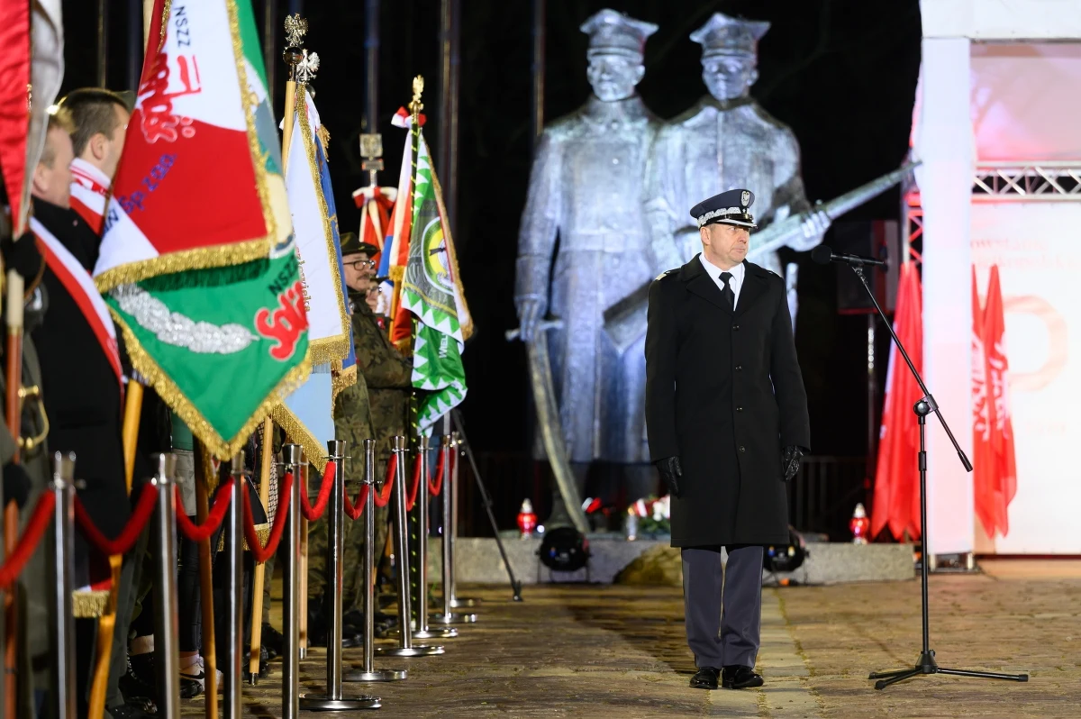 Pamięć bohaterów Powstania Wielkopolskiego uczcili w środę w Poznaniu uczestnicy głównych uroczystości z okazji 105. rocznicy wybuchu postania. Prezydent Andrzej Duda podkreślił w liście, że tryumf Wielkopolan przynależy do skarbnicy pamięci narodowej i stanowi nieodłączną część polskiej tożsamości.